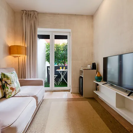 Lx51 & By Iin - Center Vendégház 4*