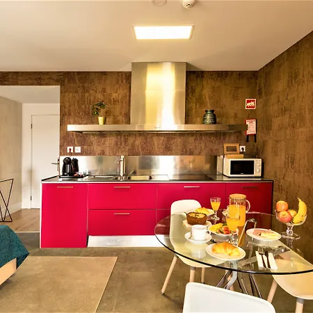 Lx51 & By Iin - Center Lissabon