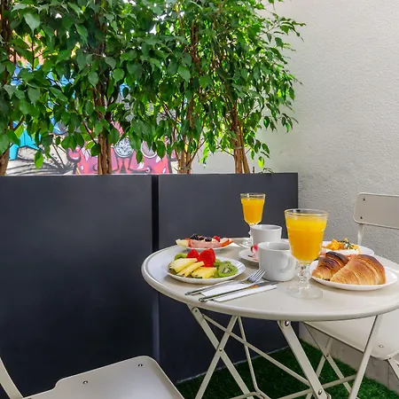 Lx51 & By Iin - Center Лиссабон