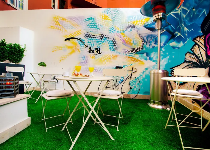 招待所 Lx51 Center By Iin 4*